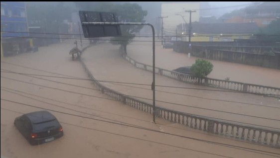 Petrópolis, 20 de março de 2022 — rua alagada
